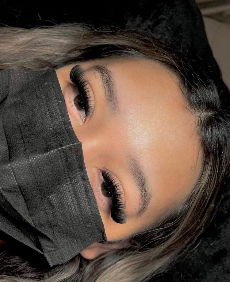Lifted natural lashes